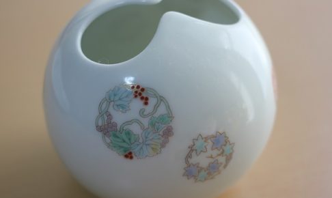 有田焼の花瓶（深川製磁）の写真