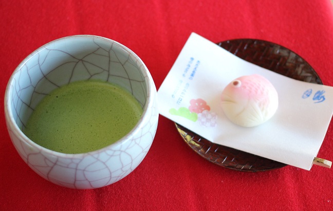 抹茶と和菓子の写真
