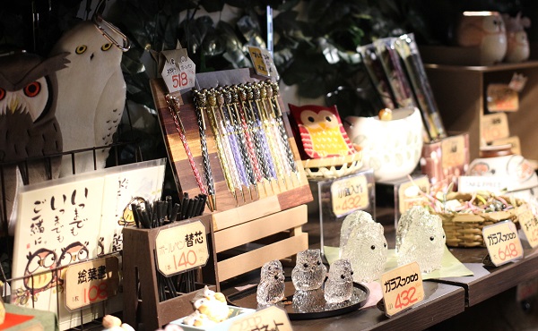フクロウのお土産商品の写真
