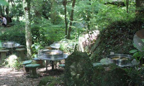 岩戸観光ガーデンのソーメン流しの様子の写真