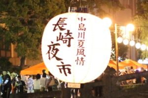 中島川夏風情「長崎夜市」、あかりが灯った大提灯のアップ写真