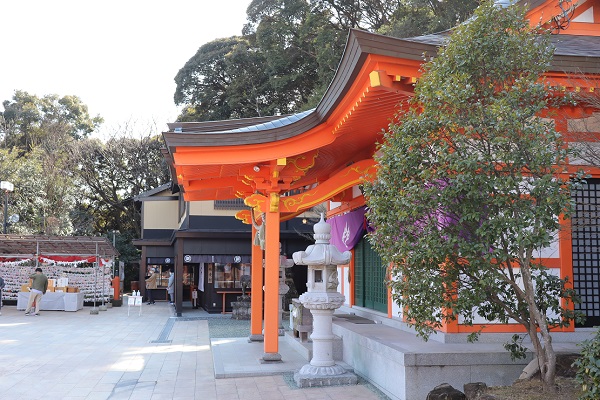 御館山稲荷神社の本殿、社務所