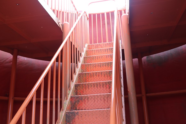 鬼の鼻山公園　展望台の階段